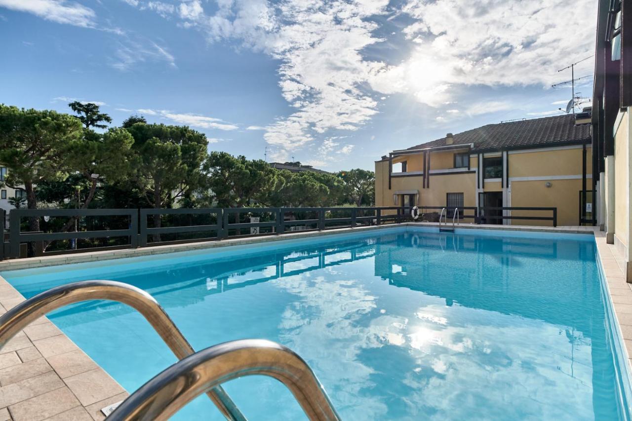 Lydie Apt. Exclusive Holigarda Desenzano del Garda Exterior photo
