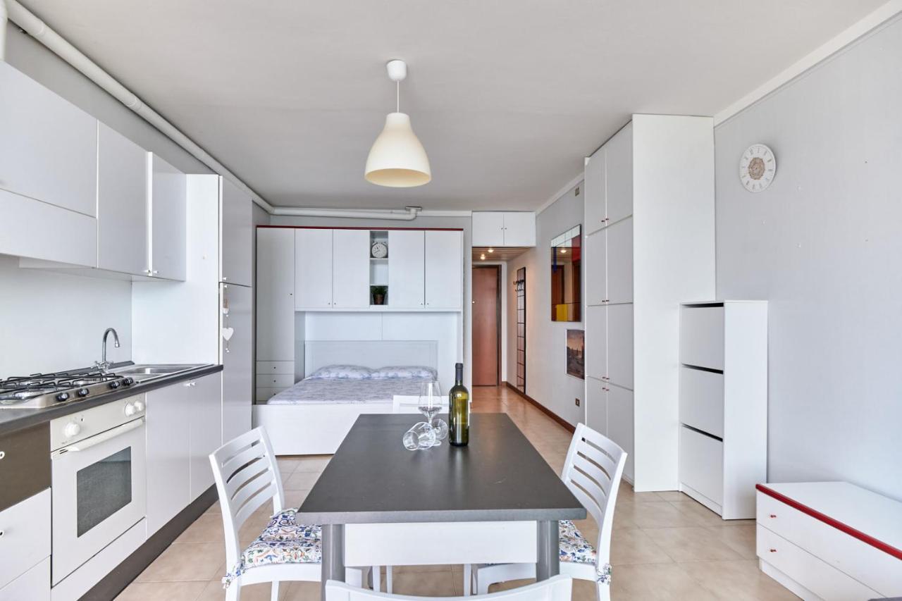 Lydie Apt. Exclusive Holigarda Desenzano del Garda Exterior photo